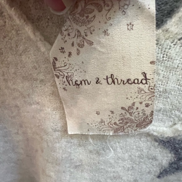 NWT Hem & Thread Star Pullover Sweater - Picture 3 of 4